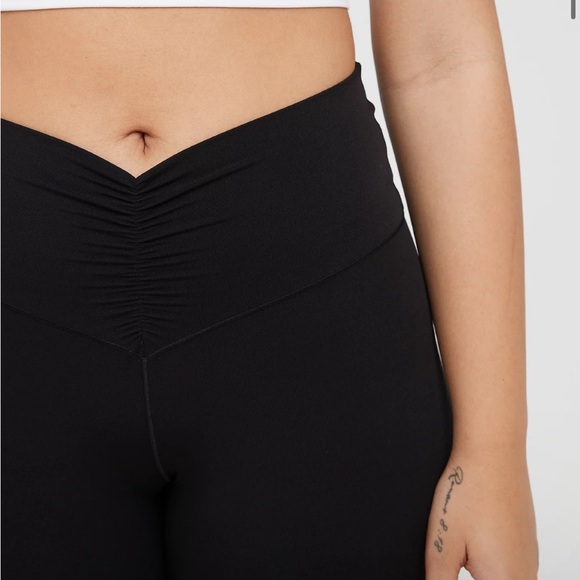 Aerie OFFLINE By Aerie Real Me High Waisted Ruched Legging - Picture 3 of 8